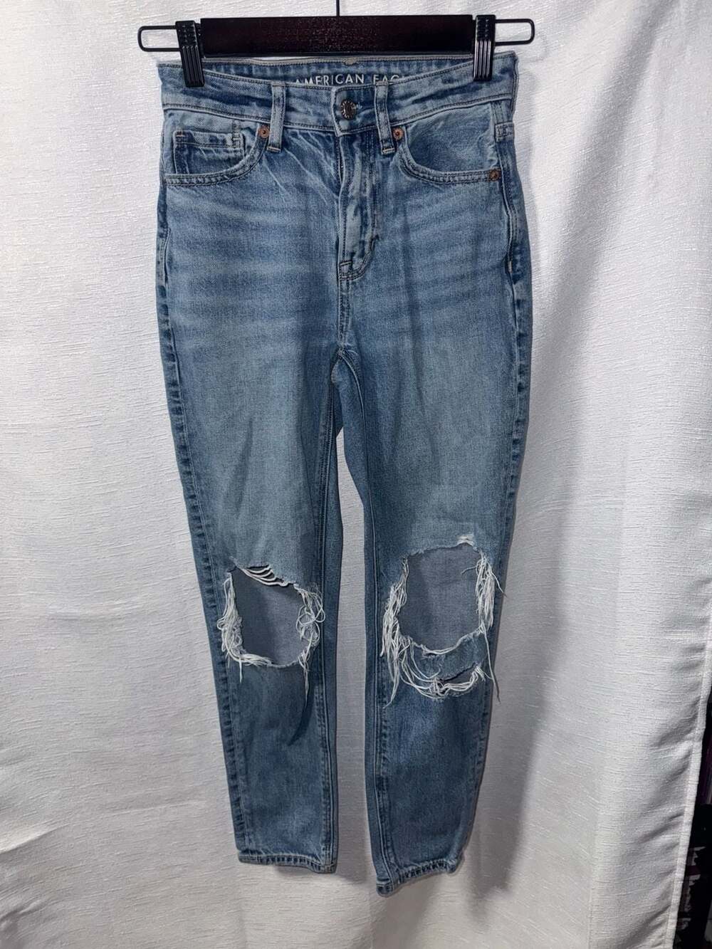 American Eagle Strigid Mom Jeans Distressed Light Wash High Rise Women's Size 00